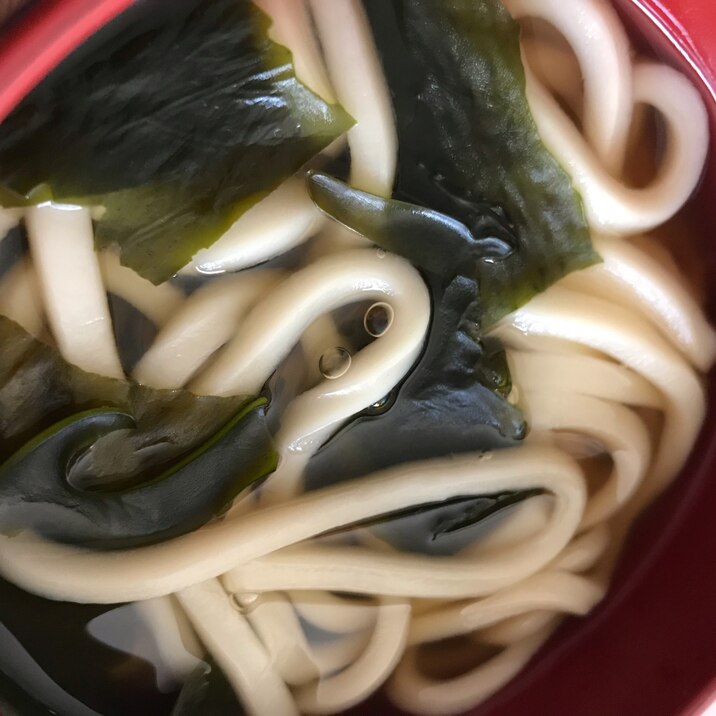 優しい味の柔らかわかめうどん